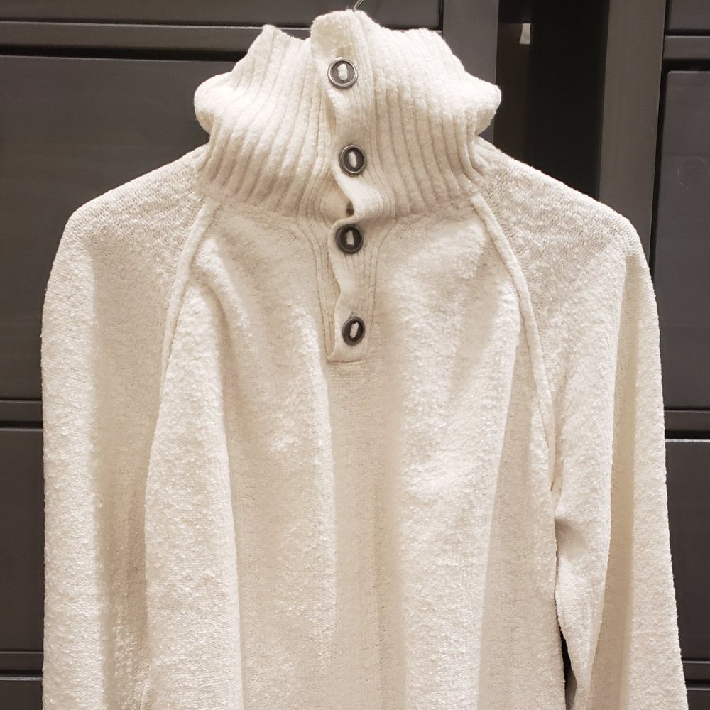 Off white nice buttoned turtle neck sweater (L)